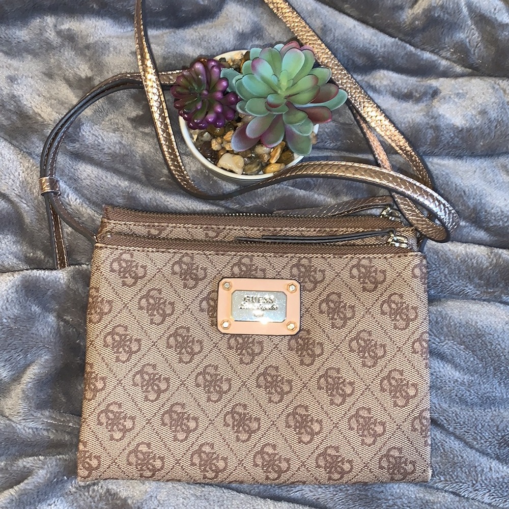 NWOT GUESS CROSS BODY PURSE